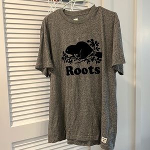 Roots Canada Tee with velvet badger on it